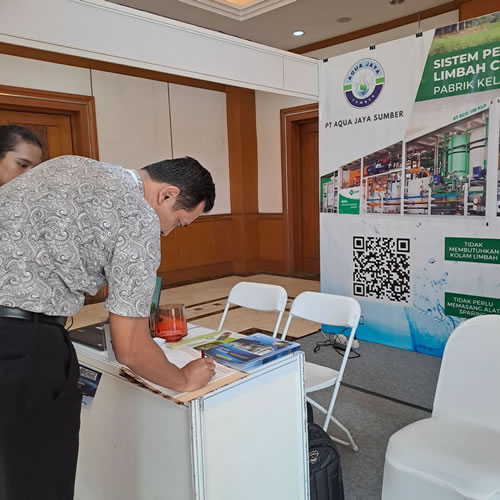 Kegiatan di Booth PT Aqua Jaya Sumber pada T-POM Conference & Exhibition yang diadakan pada tanggal 7-8 Maret 2023 di Hotel Grand Sahid Jaya Jakarta